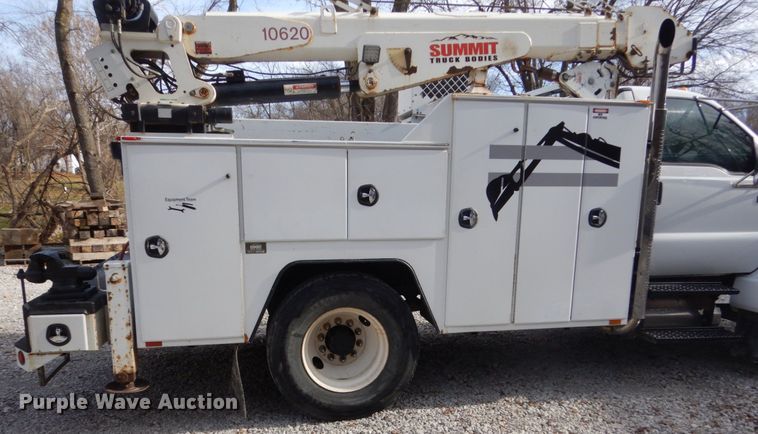 image for item IU9781 2008 Ford F750 Super Duty XLT  utility / service truck