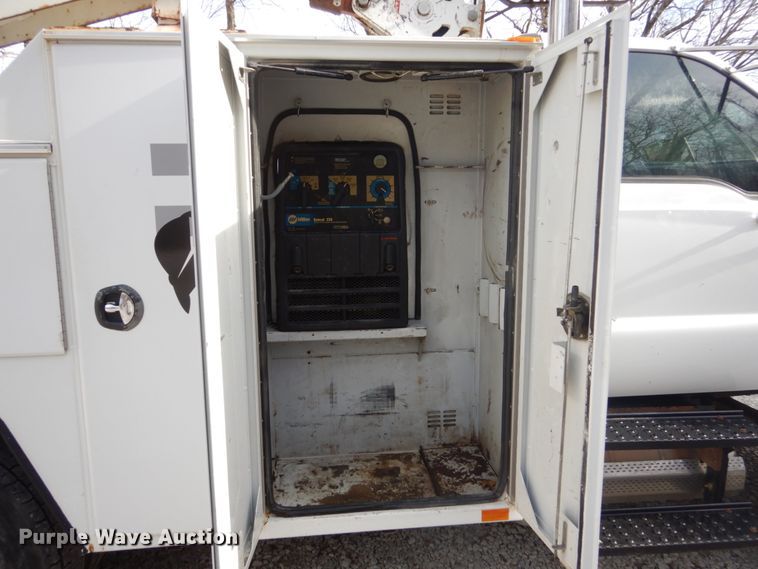 image for item IU9781 2008 Ford F750 Super Duty XLT  utility / service truck