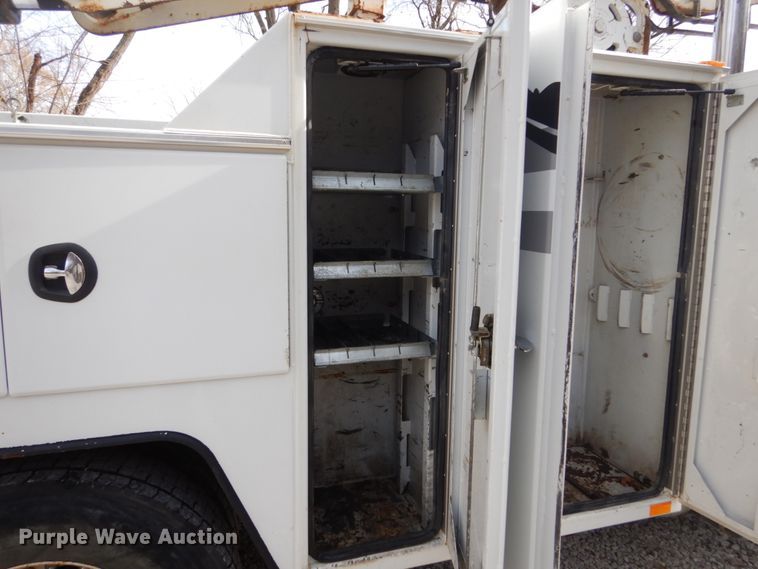 image for item IU9781 2008 Ford F750 Super Duty XLT  utility / service truck