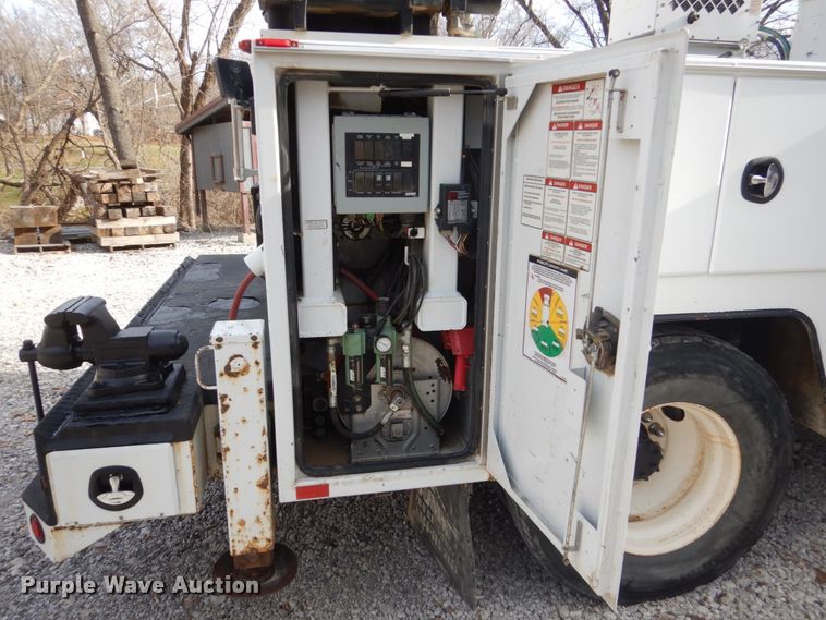 image for item IU9781 2008 Ford F750 Super Duty XLT  utility / service truck