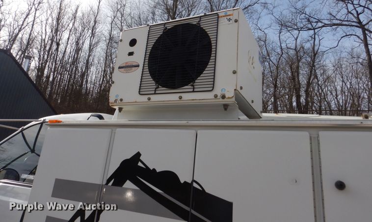 image for item IU9781 2008 Ford F750 Super Duty XLT  utility / service truck