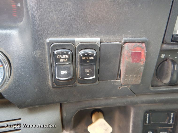 image for item IU9781 2008 Ford F750 Super Duty XLT  utility / service truck