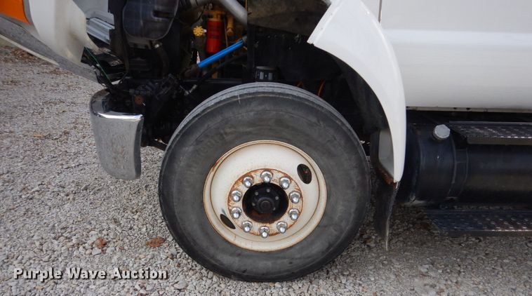 image for item IU9781 2008 Ford F750 Super Duty XLT  utility / service truck