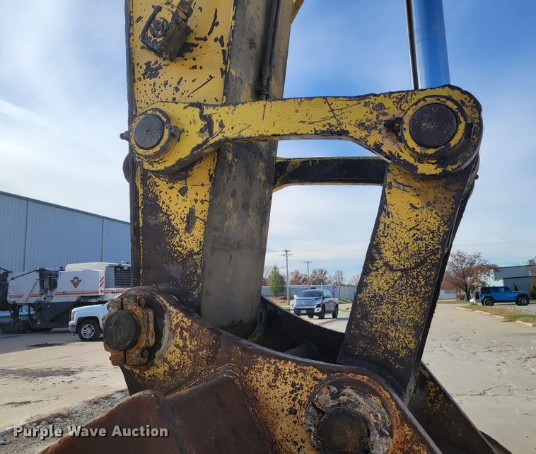 image for item IV9620 1997 Kobelco SK400LC  excavator