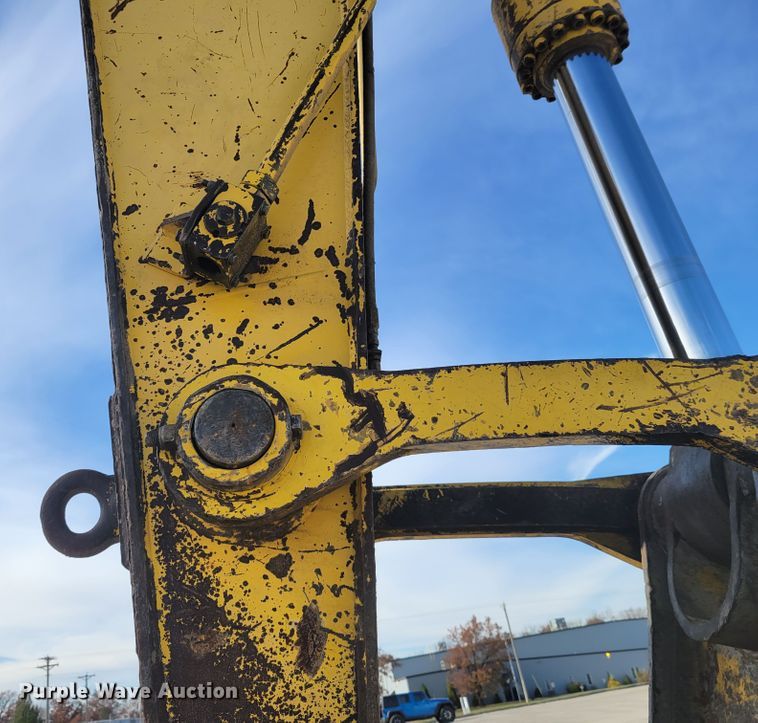 image for item IV9620 1997 Kobelco SK400LC  excavator