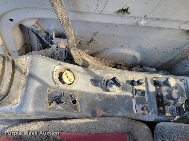 image for item IV9620 1997 Kobelco SK400LC  excavator