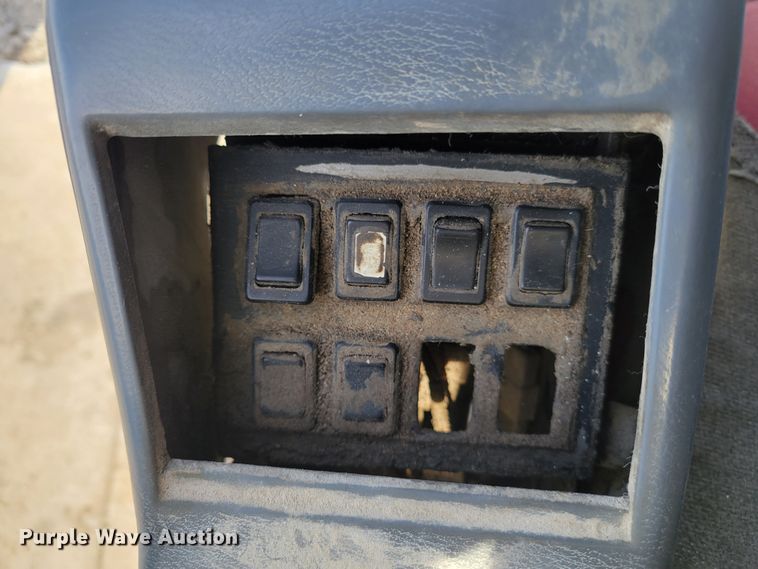 image for item IV9620 1997 Kobelco SK400LC  excavator