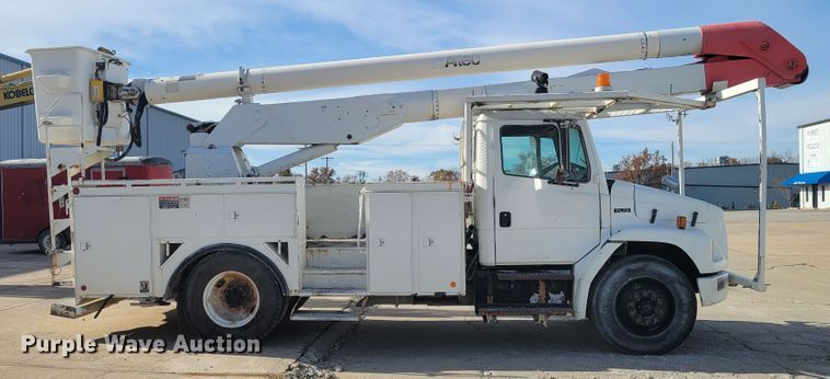 image for item IV9624 2000 Freightliner FL70  bucket truck