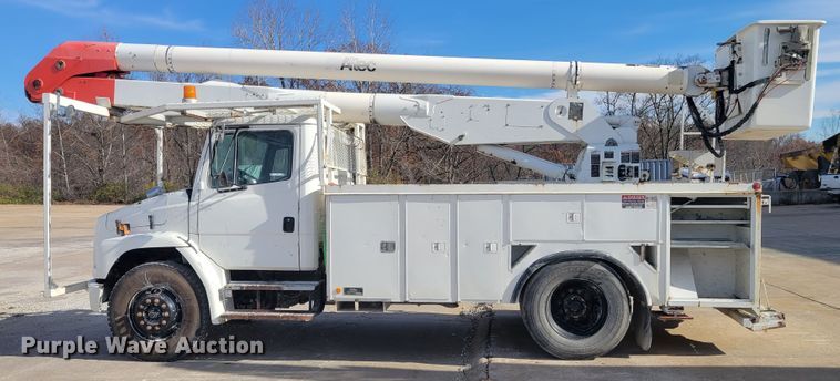 image for item IV9624 2000 Freightliner FL70  bucket truck