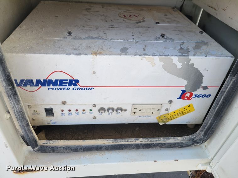 image for item IV9624 2000 Freightliner FL70  bucket truck