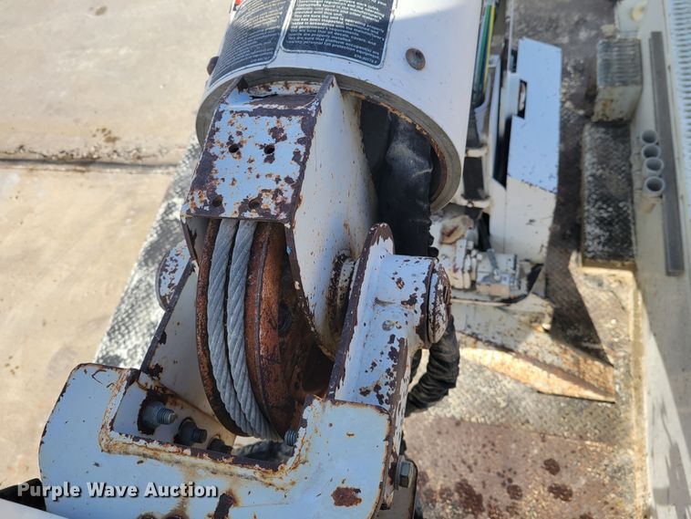 image for item IV9624 2000 Freightliner FL70  bucket truck