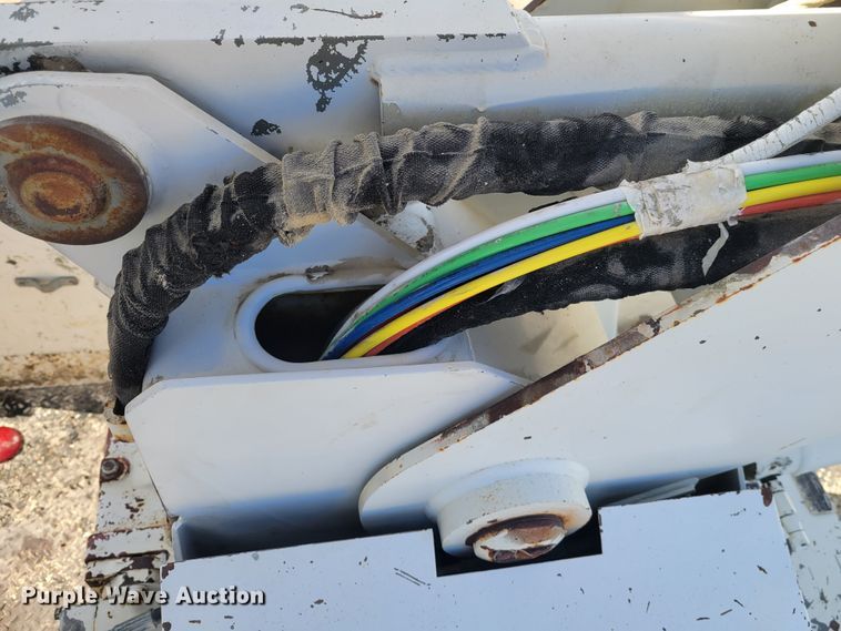 image for item IV9624 2000 Freightliner FL70  bucket truck