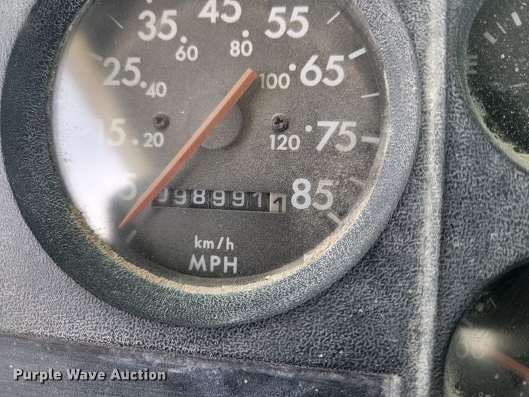 image for item IV9624 2000 Freightliner FL70  bucket truck