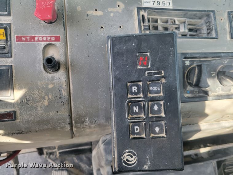 image for item IV9624 2000 Freightliner FL70  bucket truck