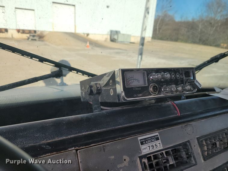 image for item IV9624 2000 Freightliner FL70  bucket truck