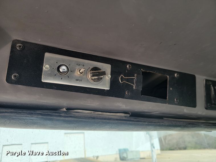 image for item IV9624 2000 Freightliner FL70  bucket truck