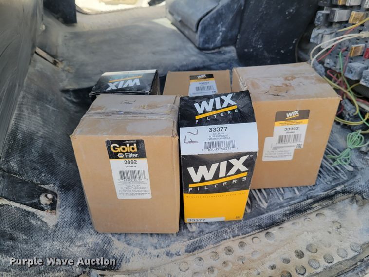 image for item IV9624 2000 Freightliner FL70  bucket truck