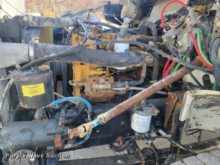 image for item IV9624 2000 Freightliner FL70  bucket truck