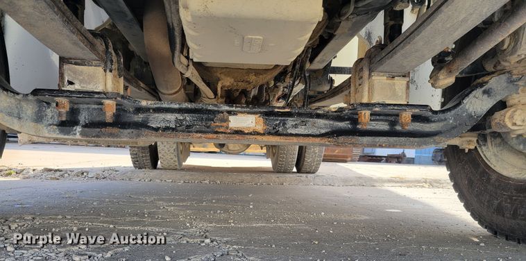 image for item IV9624 2000 Freightliner FL70  bucket truck