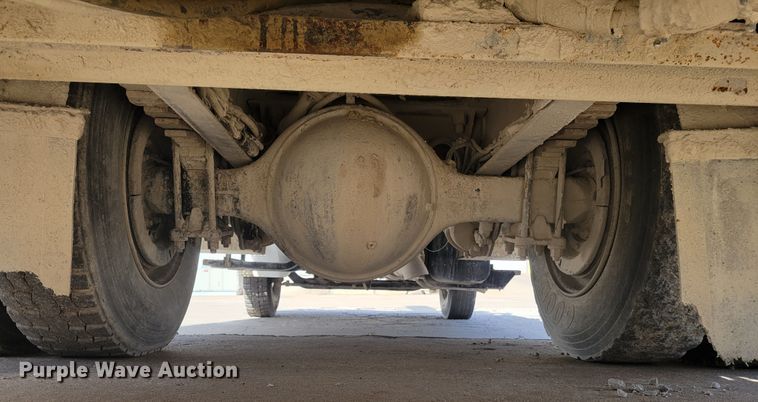 image for item IV9624 2000 Freightliner FL70  bucket truck