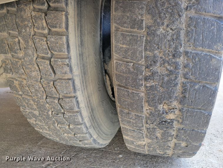 image for item IV9624 2000 Freightliner FL70  bucket truck