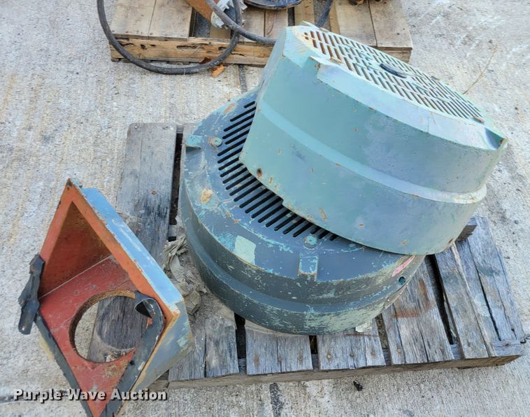 image for item IV9627 Electric pumps