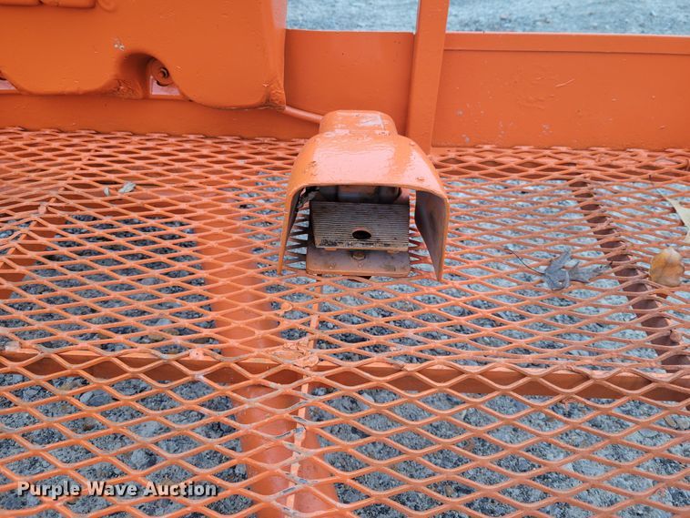 image for item IV9672 2000 JLG 450A Series II  boom lift