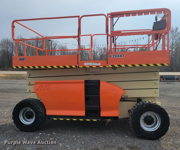 image for item IV9677 2008 JLG 4394RT  scissor lift