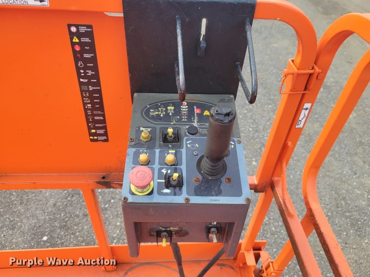 image for item IV9677 2008 JLG 4394RT  scissor lift