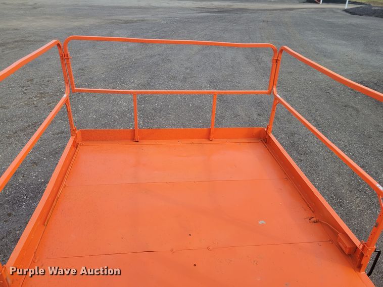 image for item IV9677 2008 JLG 4394RT  scissor lift