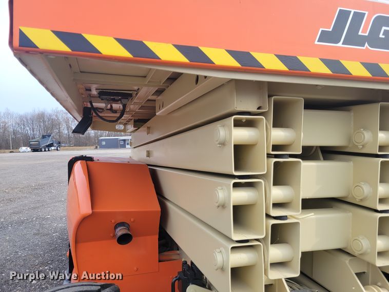 image for item IV9677 2008 JLG 4394RT  scissor lift