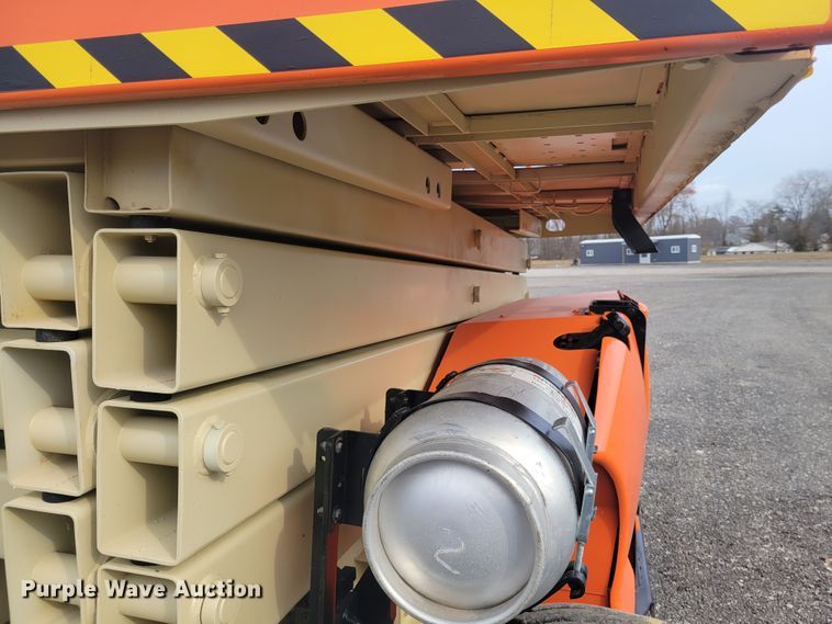 image for item IV9677 2008 JLG 4394RT  scissor lift