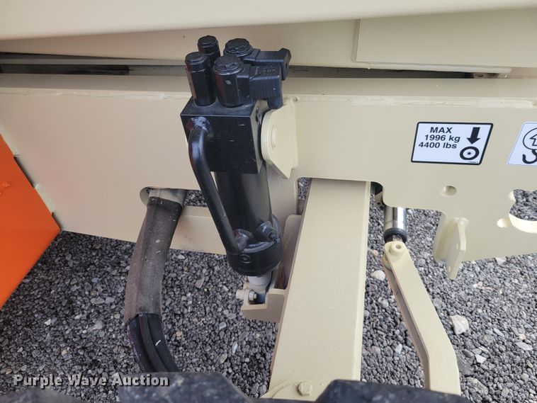 image for item IV9677 2008 JLG 4394RT  scissor lift