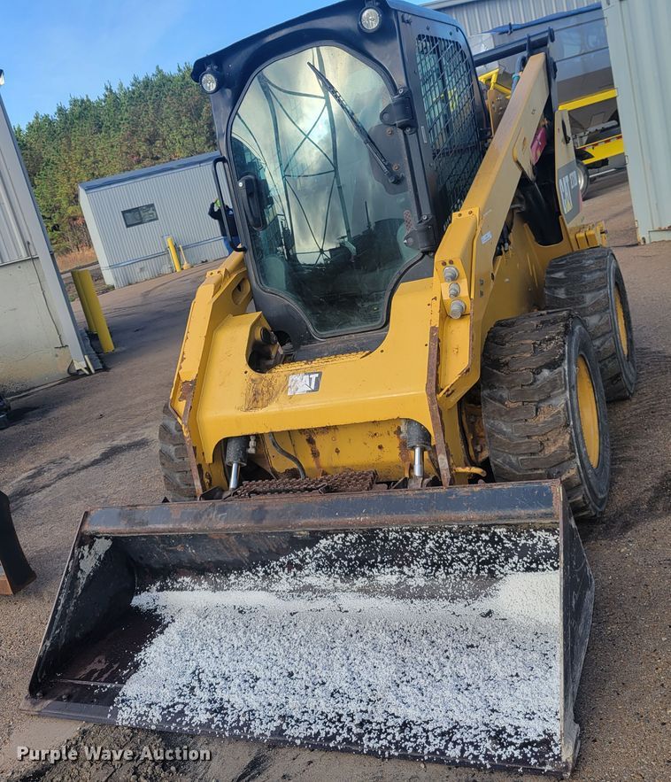 image for item IV9701 2014 Caterpillar 272D  skid steer loader