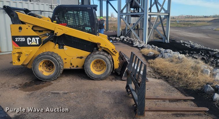 image for item IV9701 2014 Caterpillar 272D  skid steer loader