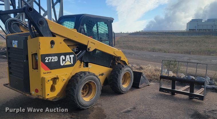 image for item IV9701 2014 Caterpillar 272D  skid steer loader