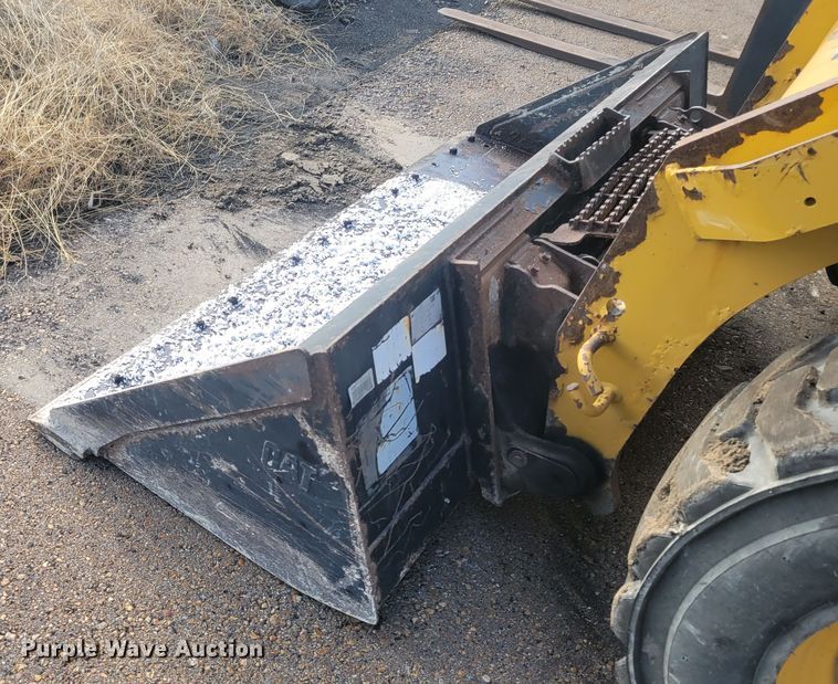 image for item IV9701 2014 Caterpillar 272D  skid steer loader
