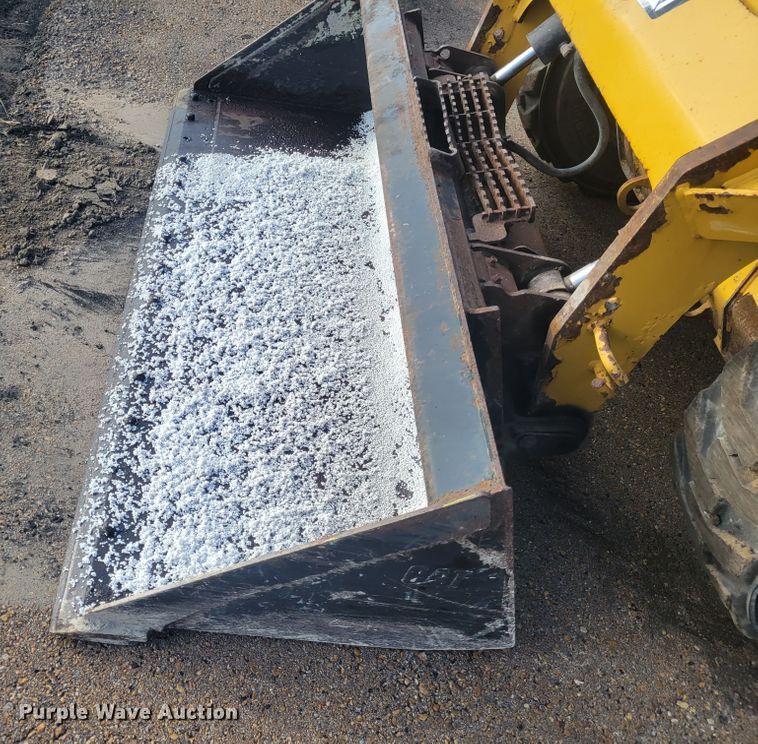 image for item IV9701 2014 Caterpillar 272D  skid steer loader