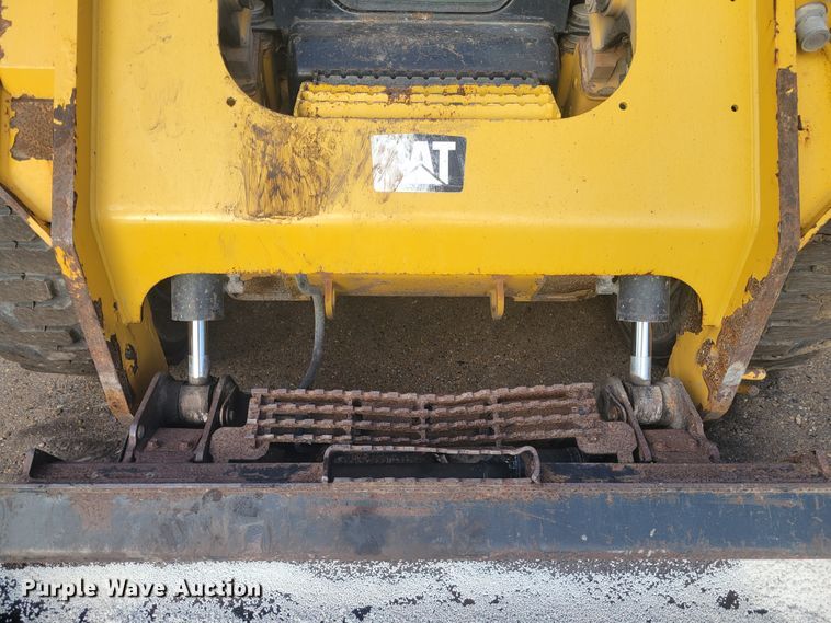 image for item IV9701 2014 Caterpillar 272D  skid steer loader