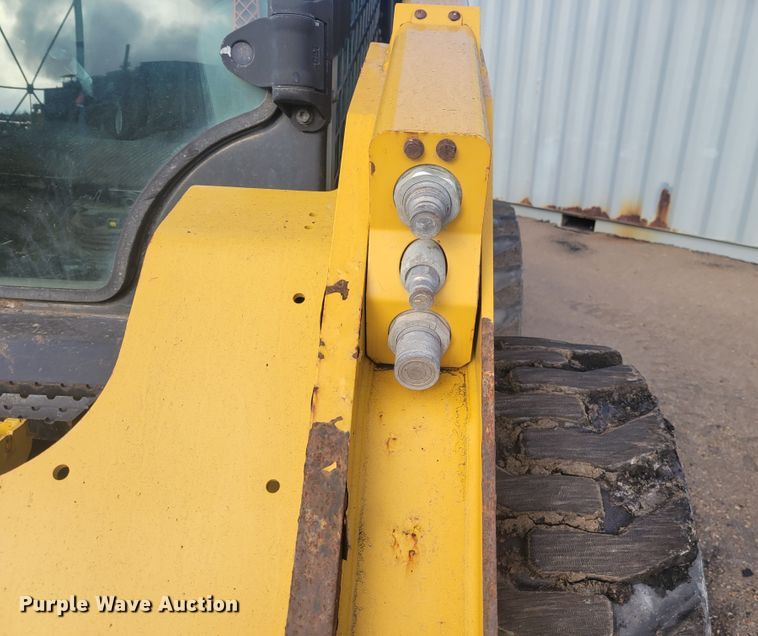 image for item IV9701 2014 Caterpillar 272D  skid steer loader