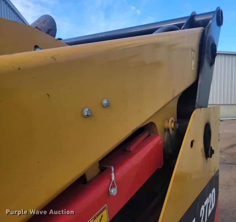 image for item IV9701 2014 Caterpillar 272D  skid steer loader