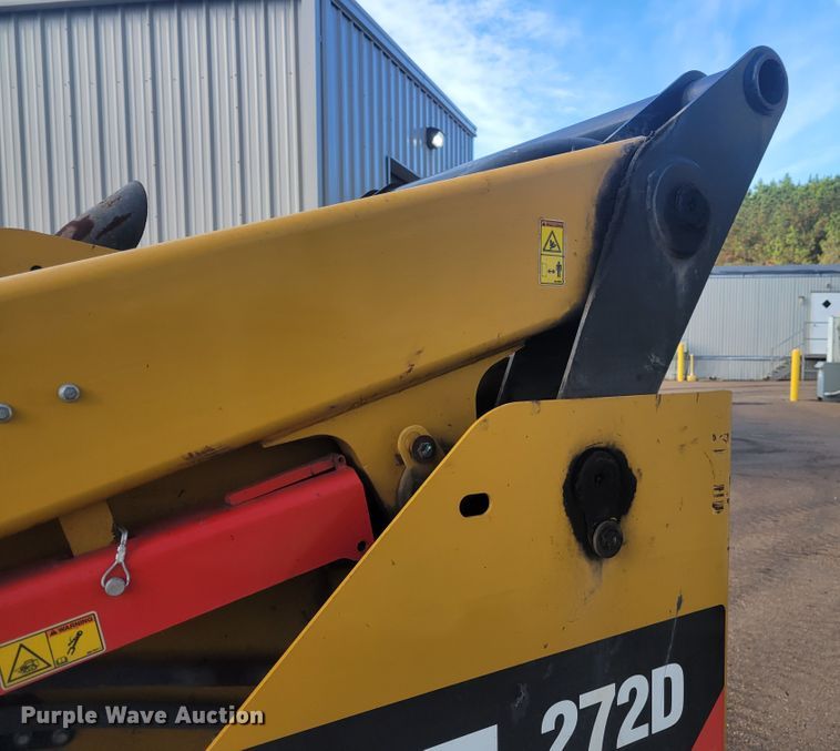 image for item IV9701 2014 Caterpillar 272D  skid steer loader