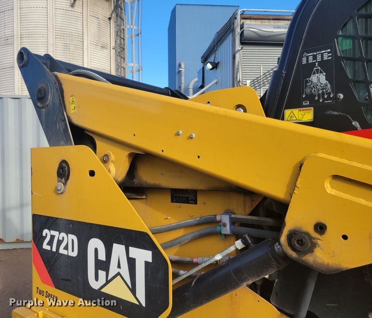 image for item IV9701 2014 Caterpillar 272D  skid steer loader