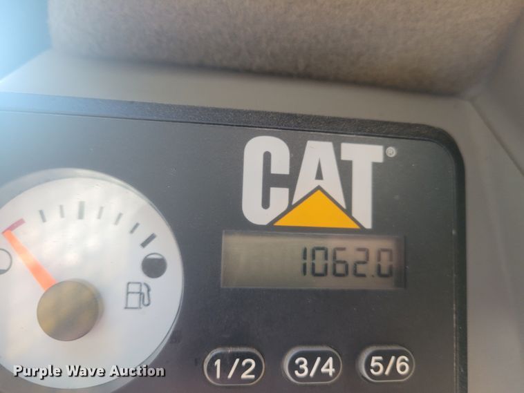 image for item IV9701 2014 Caterpillar 272D  skid steer loader