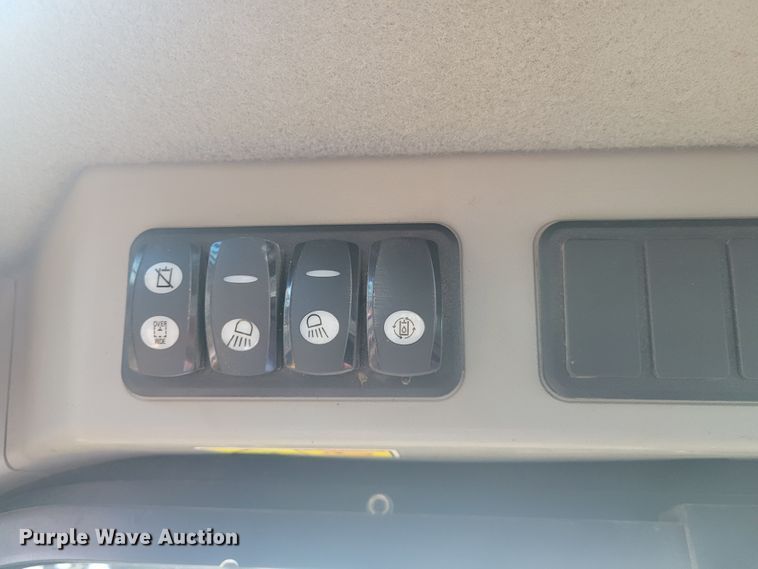 image for item IV9701 2014 Caterpillar 272D  skid steer loader