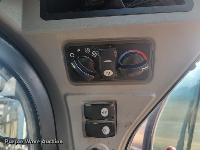 image for item IV9701 2014 Caterpillar 272D  skid steer loader