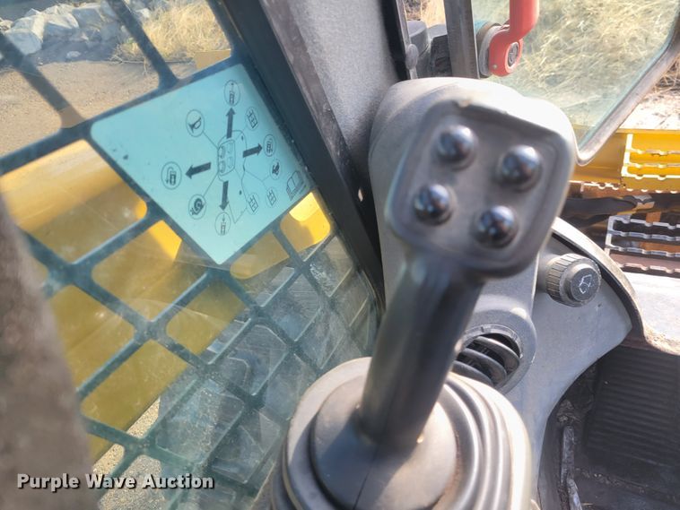 image for item IV9701 2014 Caterpillar 272D  skid steer loader