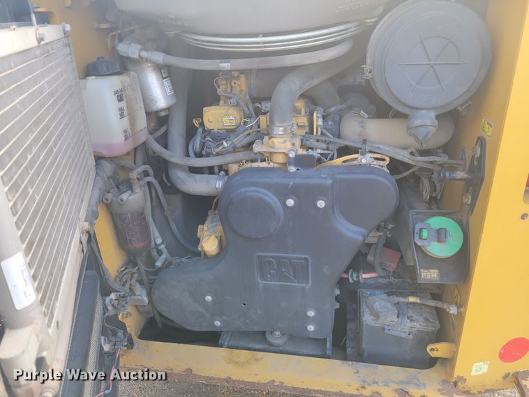 image for item IV9701 2014 Caterpillar 272D  skid steer loader