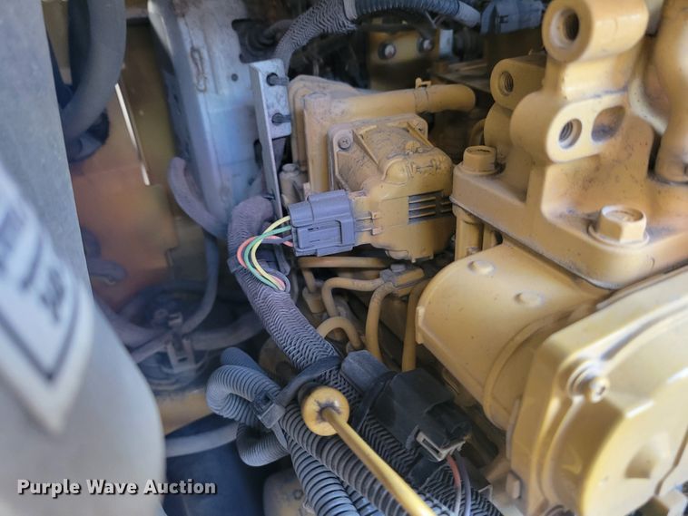 image for item IV9701 2014 Caterpillar 272D  skid steer loader