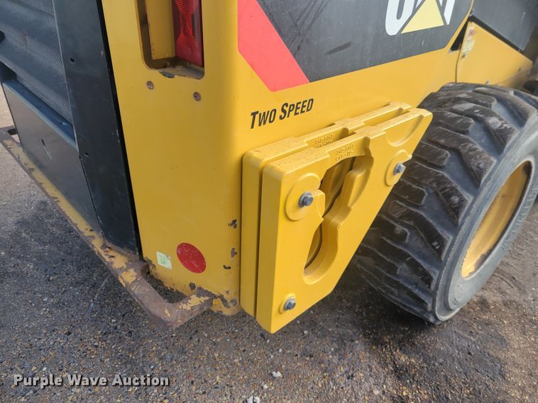 image for item IV9701 2014 Caterpillar 272D  skid steer loader